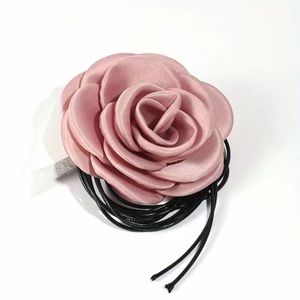 Jane Chic Designs Rose Cameo